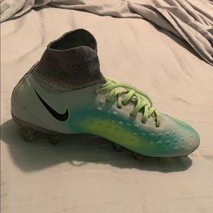 Magista high top soccer shoes Size:5 kids